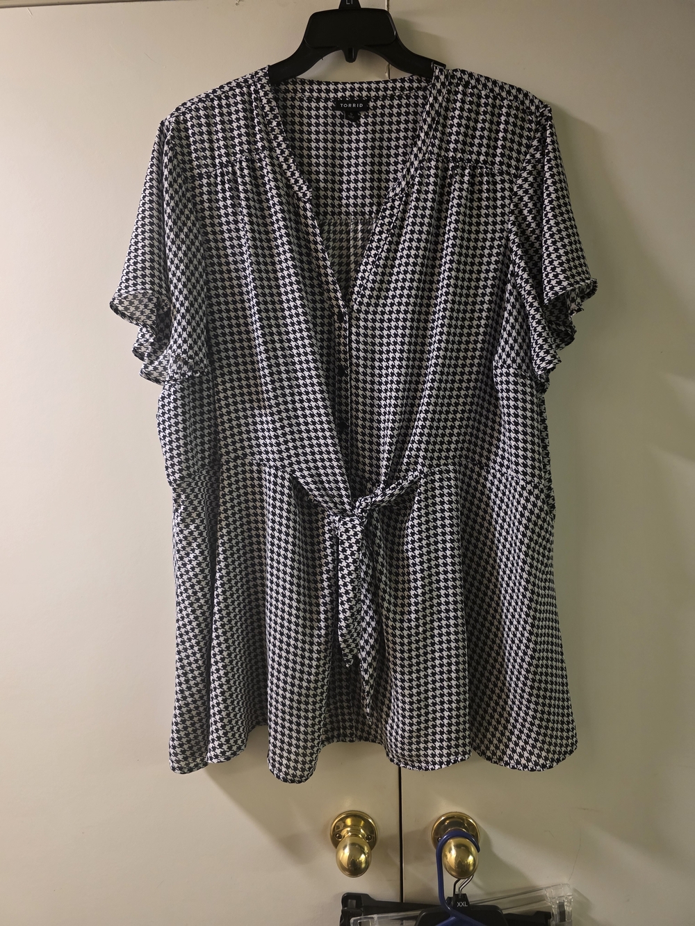Torrid Black & White Tie-Front Women's Top plus size 5
